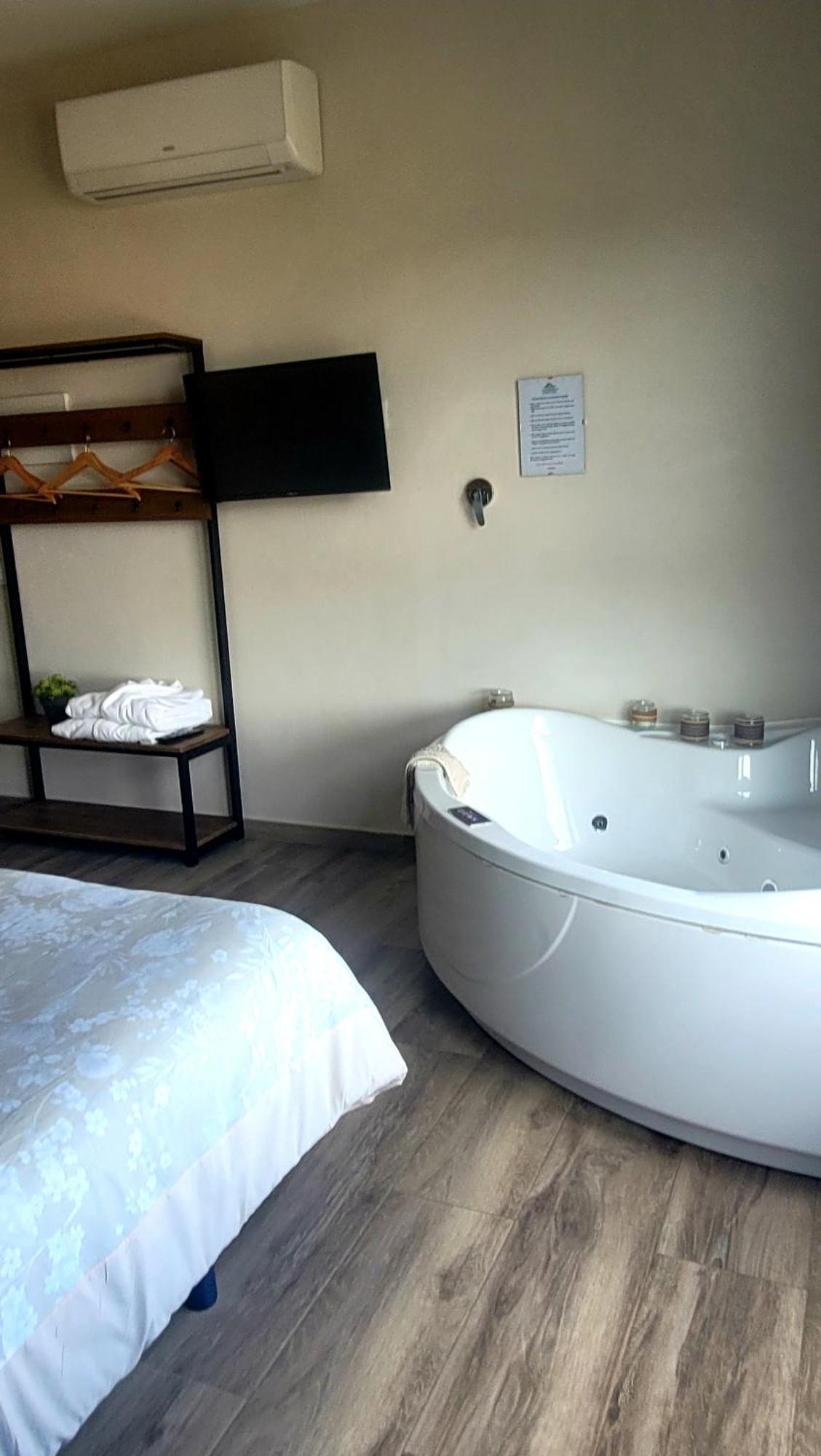 Casas Rurales Maribel - Complejo Moradas Del Cerro 2 - Suites Con Jacuzzi En Alcala Del Jucar Casas del Cerro Pokoj fotografie